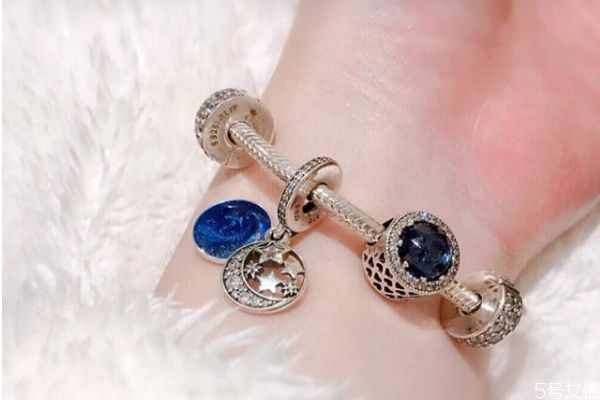 潘多拉手鏈會(huì)褪色嗎 潘多拉手鏈能戴著洗澡嗎 潘多拉手鏈會(huì)褪色嗎 潘多拉手鏈能戴著洗澡嗎