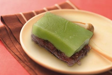 綠色的年糕是什么做的 綠色的年糕怎么吃 綠色的年糕是什么做的 綠色的年糕怎么吃