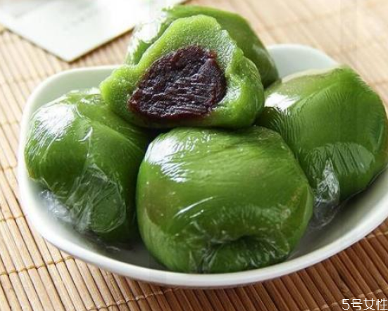 青團(tuán)為什么要用石灰 青團(tuán)冷水蒸還是熱水蒸 青團(tuán)為什么要用石灰 青團(tuán)冷水蒸還是熱水蒸