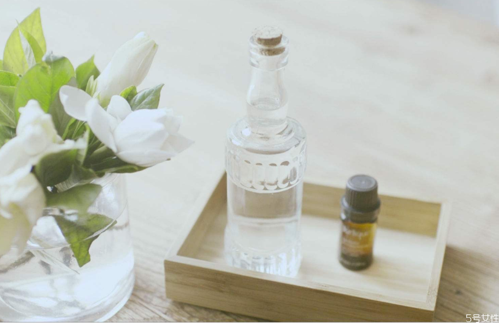 純露為什么越用臉越干 純露的正確打開方式 純露為什么越用臉越干 純露的正確打開方式