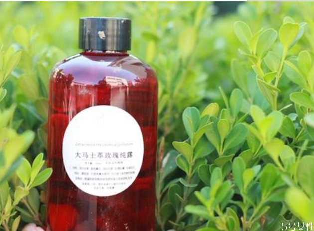 純露為什么越用臉越干 純露的正確打開方式 純露為什么越用臉越干 純露的正確打開方式