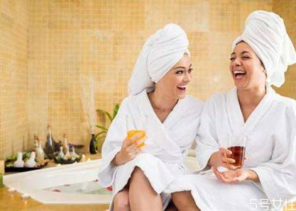 汗蒸后不洗澡直接睡覺行嗎 汗蒸后多久洗澡好 汗蒸后不洗澡直接睡覺行嗎 汗蒸后多久洗澡好