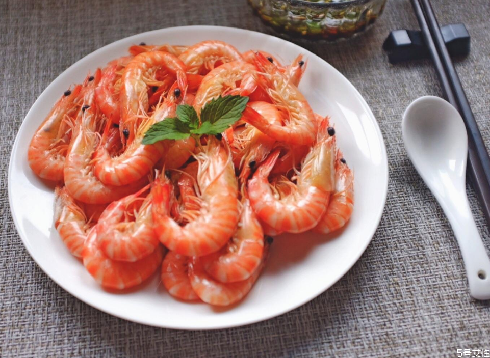 白灼基圍蝦要不要去蝦線 白灼基圍蝦要煮多久 白灼基圍蝦要不要去蝦線 白灼基圍蝦要煮多久
