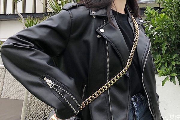 皮衣皺了掛多久可以好 皮衣味道大如何除味 皮衣皺了掛多久可以好 皮衣味道大如何除味