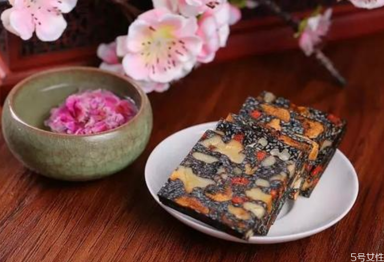 阿膠糕越粘越好嗎 阿膠糕怎么分辨真假 阿膠糕越粘越好嗎 阿膠糕怎么分辨真假