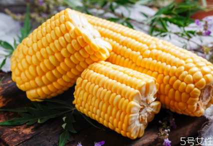 微波爐熱玉米幾分鐘 微波爐熱玉米會(huì)爆炸嗎 微波爐熱玉米幾分鐘 微波爐熱玉米會(huì)爆炸嗎