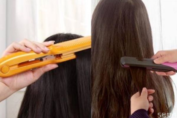 拉直和洗直哪個(gè)更傷頭發(fā) 拉直和洗直有什么區(qū)別 拉直和洗直哪個(gè)更傷頭發(fā) 拉直和洗直有什么區(qū)別