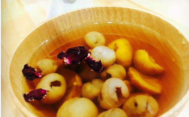 板栗水可以喝嗎 板栗煲水有什么功效 板栗水可以喝嗎 板栗煲水有什么功效