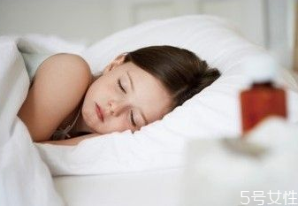 戴口罩睡覺可以防止打呼嚕嗎 戴口罩睡覺會有什么危害 戴口罩睡覺可以防止打呼嚕嗎 戴口罩睡覺會有什么危害