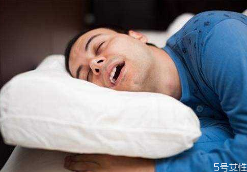 戴口罩睡覺可以防止打呼嚕嗎 戴口罩睡覺會有什么危害 戴口罩睡覺可以防止打呼嚕嗎 戴口罩睡覺會有什么危害