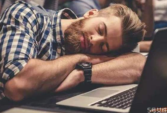 辦公室如何午睡 午睡后頭疼怎么辦 辦公室如何午睡 午睡后頭疼怎么辦