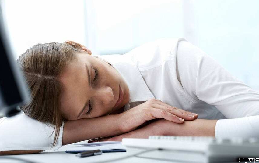 辦公室如何午睡 午睡后頭疼怎么辦 辦公室如何午睡 午睡后頭疼怎么辦