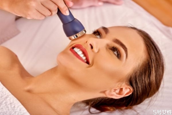 面部毛孔粗大怎么改善 收縮毛孔的習(xí)慣 面部毛孔粗大怎么改善 收縮毛孔的習(xí)慣