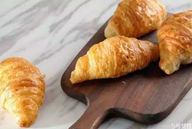 吐司面包過期一天能吃嗎 吃了過期的吐司面包會怎樣 吐司面包過期一天能吃嗎 吃了過期的吐司面包會怎樣