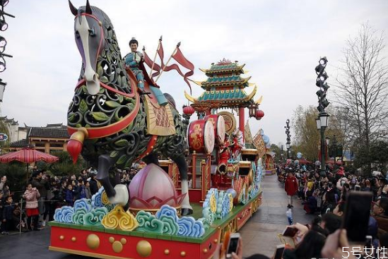 情侶圣誕節(jié)怎么過(guò) 最浪漫的圣誕約會(huì)地 情侶圣誕節(jié)怎么過(guò) 最浪漫的圣誕約會(huì)地