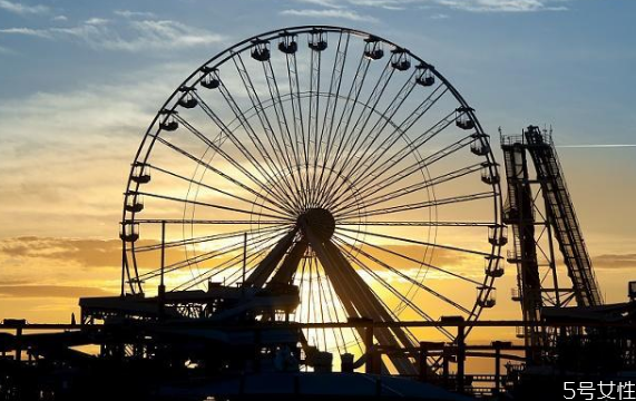 情侶圣誕節(jié)怎么過(guò) 最浪漫的圣誕約會(huì)地 情侶圣誕節(jié)怎么過(guò) 最浪漫的圣誕約會(huì)地