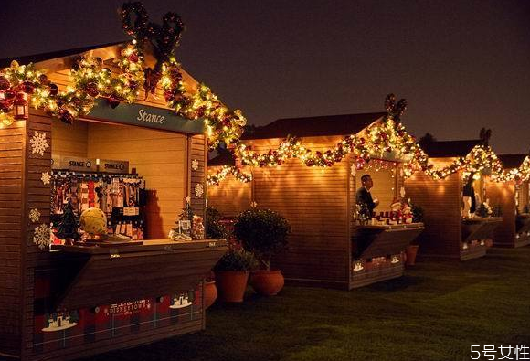 情侶圣誕節(jié)怎么過(guò) 最浪漫的圣誕約會(huì)地 情侶圣誕節(jié)怎么過(guò) 最浪漫的圣誕約會(huì)地