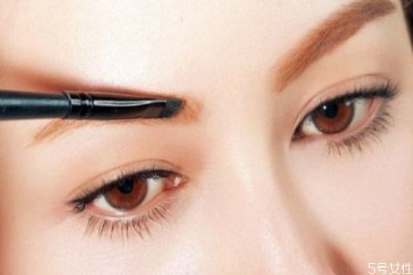 眉筆過敏怎么辦 眉筆過敏的癥狀 眉筆過敏怎么辦 眉筆過敏的癥狀