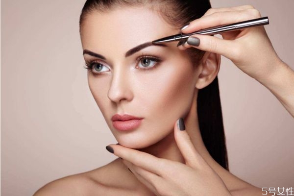 染發(fā)后眉筆顏色要不要換 眉筆哪個(gè)顏色最自然 染發(fā)后眉筆顏色要不要換 眉筆哪個(gè)顏色最自然