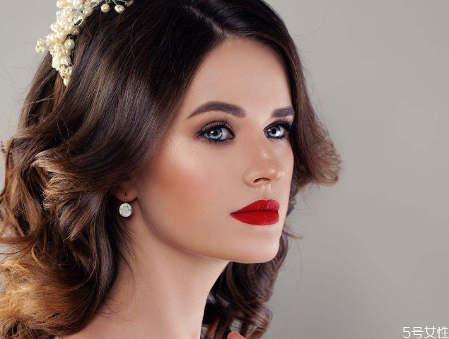 什么程度的妝叫濃妝 濃妝和淡妝的區(qū)別 什么程度的妝叫濃妝 濃妝和淡妝的區(qū)別