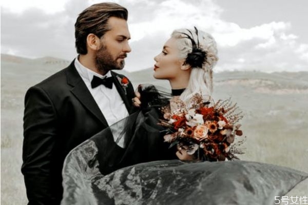 男朋友出軌應(yīng)該怎么做 處理男友出軌聰明做法 男朋友出軌應(yīng)該怎么做 處理男友出軌聰明做法