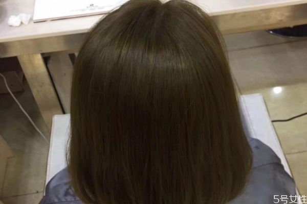 做悶青為什么發(fā)根會黃 染了悶青色不喜歡怎么辦 做悶青為什么發(fā)根會黃 染了悶青色不喜歡怎么辦