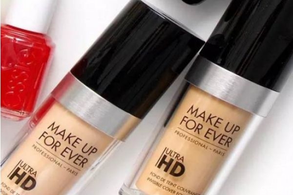 如何判斷粉質(zhì)是否細(xì)膩 粉質(zhì)細(xì)膩的粉底液推薦 如何判斷粉質(zhì)是否細(xì)膩 粉質(zhì)細(xì)膩的粉底液推薦