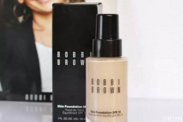 如何判斷粉質(zhì)是否細(xì)膩 粉質(zhì)細(xì)膩的粉底液推薦 如何判斷粉質(zhì)是否細(xì)膩 粉質(zhì)細(xì)膩的粉底液推薦