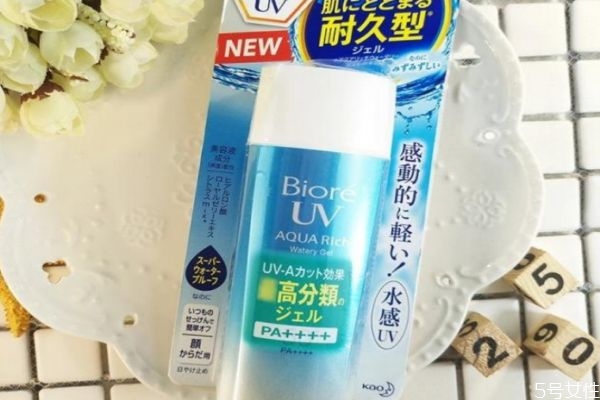 防曬霜多久補(bǔ)涂一次 正確補(bǔ)擦防曬霜的方法 防曬霜多久補(bǔ)涂一次 正確補(bǔ)擦防曬霜的方法