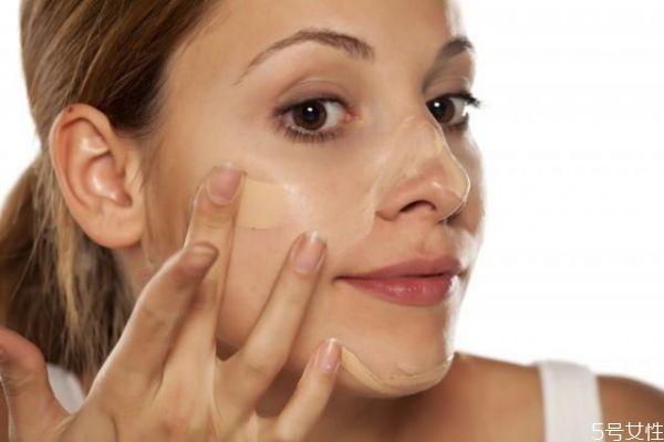 擦cc霜之前要用隔離嗎 cc霜在隔離霜前還是后 擦cc霜之前要用隔離嗎 cc霜在隔離霜前還是后