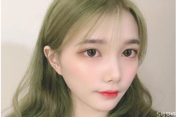 悶青色適合多大年齡 悶青色適合什么發(fā)型 悶青色適合多大年齡 悶青色適合什么發(fā)型