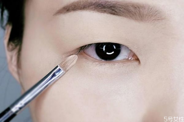 煙熏妝什么顏色好 畫煙熏妝的注意事項(xiàng) 煙熏妝什么顏色好 畫煙熏妝的注意事項(xiàng)