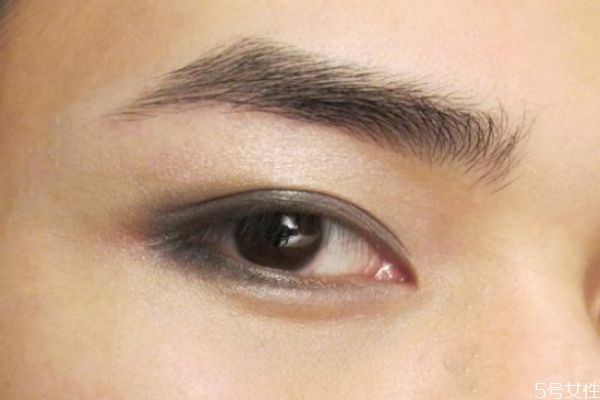 上班族的煙熏妝怎樣畫 適合上班族的煙熏妝 上班族的煙熏妝怎樣畫 適合上班族的煙熏妝