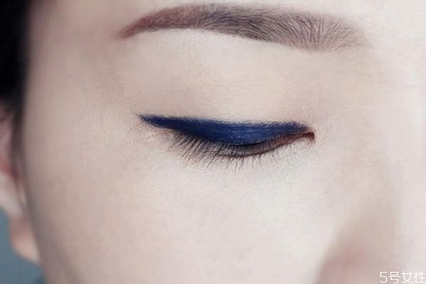 單眼皮煙熏妝要用什么眼影 畫(huà)單眼皮煙熏妝的注意事項(xiàng)