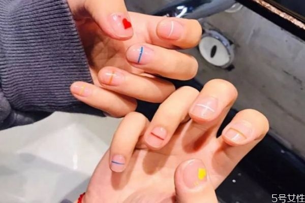 透明指甲油可以當(dāng)封層嗎 普通的指甲油能封層嗎 透明指甲油可以當(dāng)封層嗎 普通的指甲油能封層嗎