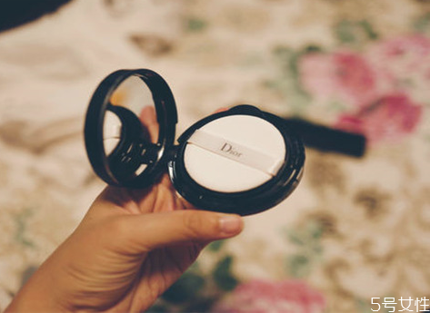 迪奧氣墊保質(zhì)期一般多久 迪奧氣墊有幾種 迪奧氣墊保質(zhì)期一般多久 迪奧氣墊有幾種