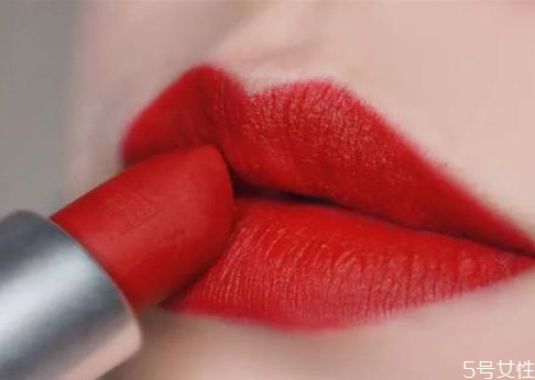 口紅開了兩年還能用嗎 過(guò)期的口紅可以當(dāng)腮紅嗎 口紅開了兩年還能用嗎 過(guò)期的口紅可以當(dāng)腮紅嗎