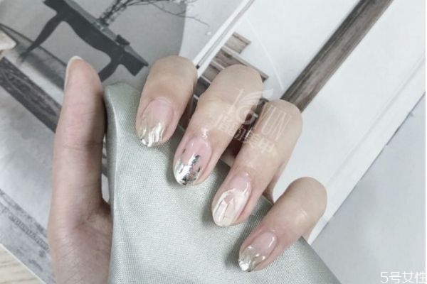 涂甲油膠的正確順序 沒有照燈怎么弄干甲油膠 涂甲油膠的正確順序 沒有照燈怎么弄干甲油膠