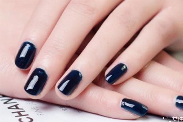 指甲油放久了干了怎么辦 為什么指甲油要涂底油 指甲油放久了干了怎么辦 為什么指甲油要涂底油