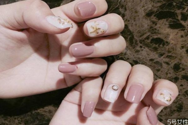 卸甲水對皮膚有傷害嗎 卸甲水會傷害指甲嗎 卸甲水對皮膚有傷害嗎 卸甲水會傷害指甲嗎