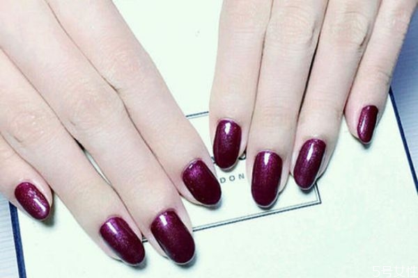 做美甲不封層可以嗎 做美甲不涂封層會(huì)怎么樣 做美甲不封層可以嗎 做美甲不涂封層會(huì)怎么樣