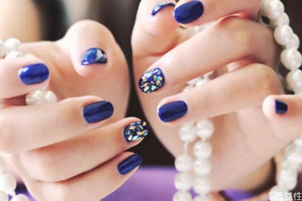 涂指甲油要注意什么 保存指甲油的注意事項(xiàng) 涂指甲油要注意什么 保存指甲油的注意事項(xiàng)