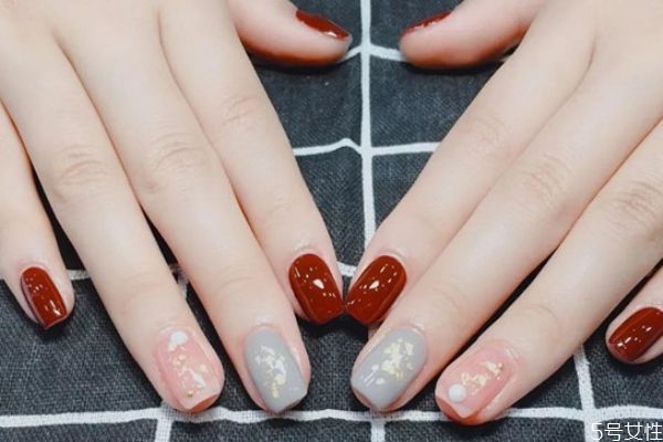 涂指甲油要注意什么 保存指甲油的注意事項(xiàng) 涂指甲油要注意什么 保存指甲油的注意事項(xiàng)