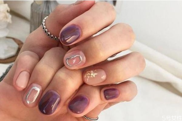 貼甲片的膠水怎么溶解 美甲沒(méi)有解膠劑怎么卸甲片 貼甲片的膠水怎么溶解 美甲沒(méi)有解膠劑怎么卸甲片