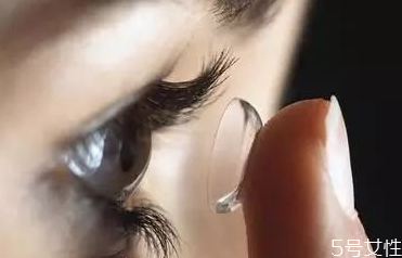 美瞳粘在一起怎么分開 美瞳粘在一起還能用嗎 美瞳粘在一起怎么分開 美瞳粘在一起還能用嗎