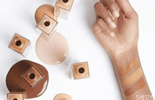 中性一白和黃一白哪個(gè)白 怎么判斷自己的膚色幾號(hào) 中性一白和黃一白哪個(gè)白 怎么判斷自己的膚色幾號(hào)