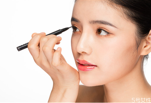 畫眼線容易抖怎么辦 如何畫眼線不手抖 畫眼線容易抖怎么辦 如何畫眼線不手抖
