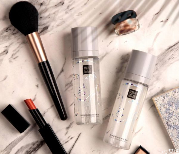 瑪麗黛佳定妝噴霧好用嗎 哪個(gè)牌子的定妝噴霧效果好 瑪麗黛佳定妝噴霧好用嗎 哪個(gè)牌子的定妝噴霧效果好