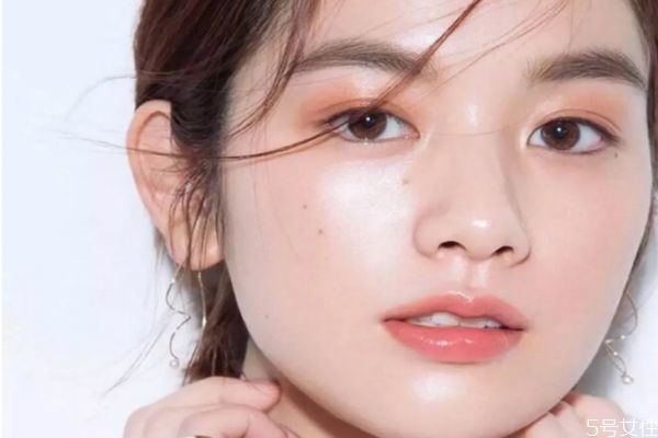 如何化妝自然好看 怎樣化淡妝好看又簡(jiǎn)單 如何化妝自然好看 怎樣化淡妝好看又簡(jiǎn)單