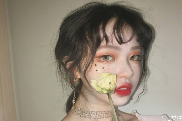 如何化妝自然好看 怎樣化淡妝好看又簡(jiǎn)單 如何化妝自然好看 怎樣化淡妝好看又簡(jiǎn)單